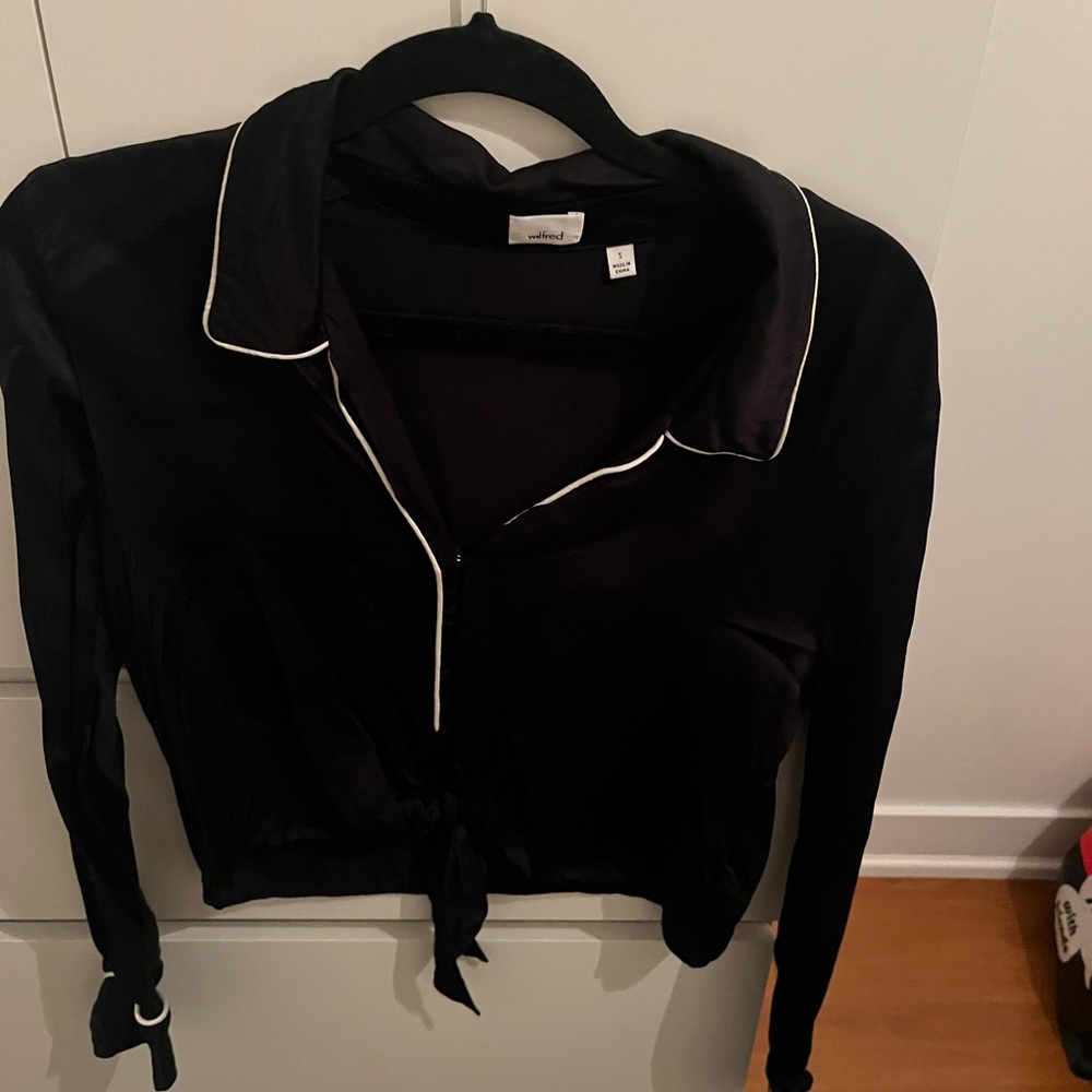 Black aritzia blouse